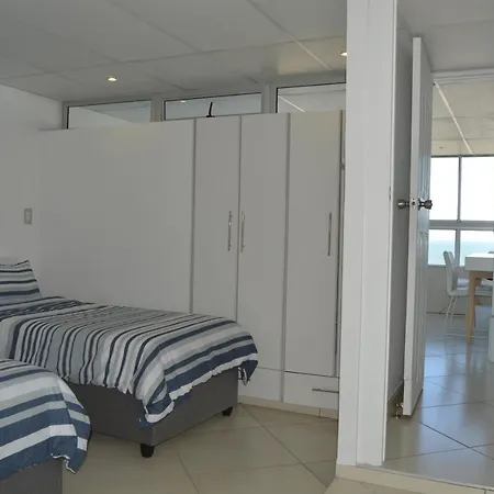 Accommodation Front - Classy 4 Sleeper With Ocean Views Durban Exterior photo