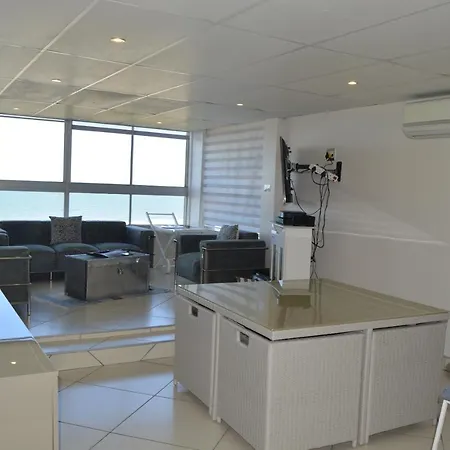 Accommodation Front - Classy 4 Sleeper With Ocean Views Durban Exterior photo