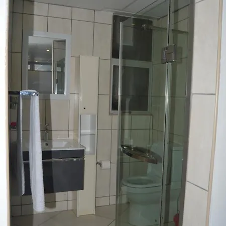 Accommodation Front - Classy 4 Sleeper With Ocean Views Durban Exterior photo